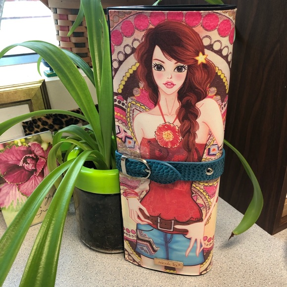 SOLD 💰Nicole Lee Magazine Style Clutch - Picture 1 of 6